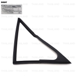 ยางสามเหลี่ยมขอบกระจก ข้างขวา 1 ชิ้น สีดำ สำหรับ Datsun/Nissan 1300 521 521 ปี 1966-1972